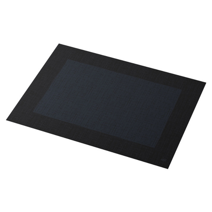 A Duni Dunicel® 30 x 40 cm-es Linnea Black asztalterítő a Duni GmbH-tól egy téglalap alakú, sötét színű asztalterítő visszafogott mintával. Közepén egy sötétebb téglalap található, amelyet egy világosabb, szövött textúrájú szél vesz körül, így tökéletes választás minden étkező számára. Minden csomag 100 darabot tartalmaz.
