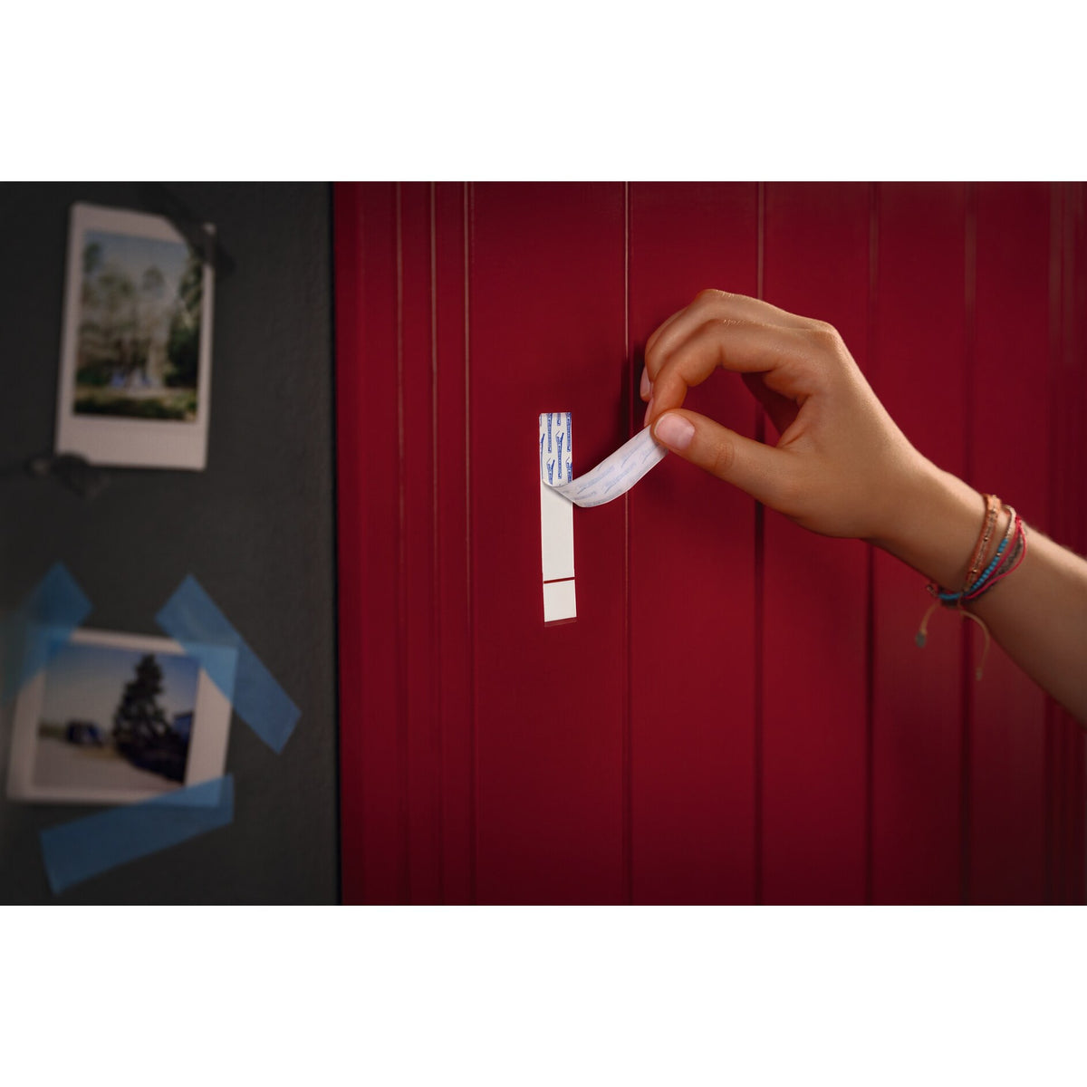 tesa Powerstrips Selbstklebende Haken, XL Eckig, weiß – Anwendung