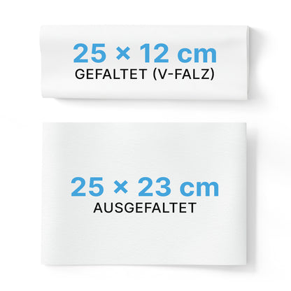 Két fehér ARNOMED papírtörlő 25 x 23 cm | V-hajtás az ARNOWA GmbH-tól: a felső összehajtva és "25 x 12 cm ÖSSZEHAJTOTT (V-HAJTÁS)" felirattal, az alsó kibontva és "25 x 23 cm KIBONTOTT" felirattal, mindkettő fekete és kék betűkkel.
