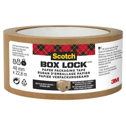 Egy 48 mm x 22,8 m méretű tekercs Scotch® Box Lock™ papír csomagolószalag a 3M Deutschland GmbH-tól, a címkén termékinformáció és újrahasznosítási adatok német, angol és francia nyelven.