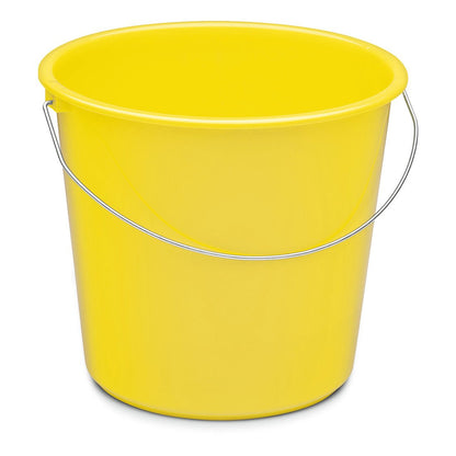 A Nölle Profi Brush háztartási vödör 10 literes műanyagból, a Nölle Profi Brush Bürsten- & Pinseltechnik e.K. által, egyenes és üres állapotban van ábrázolva. Élénk sárga teste és ezüst fém fogantyúja van, egyszerű fehér háttér előtt.