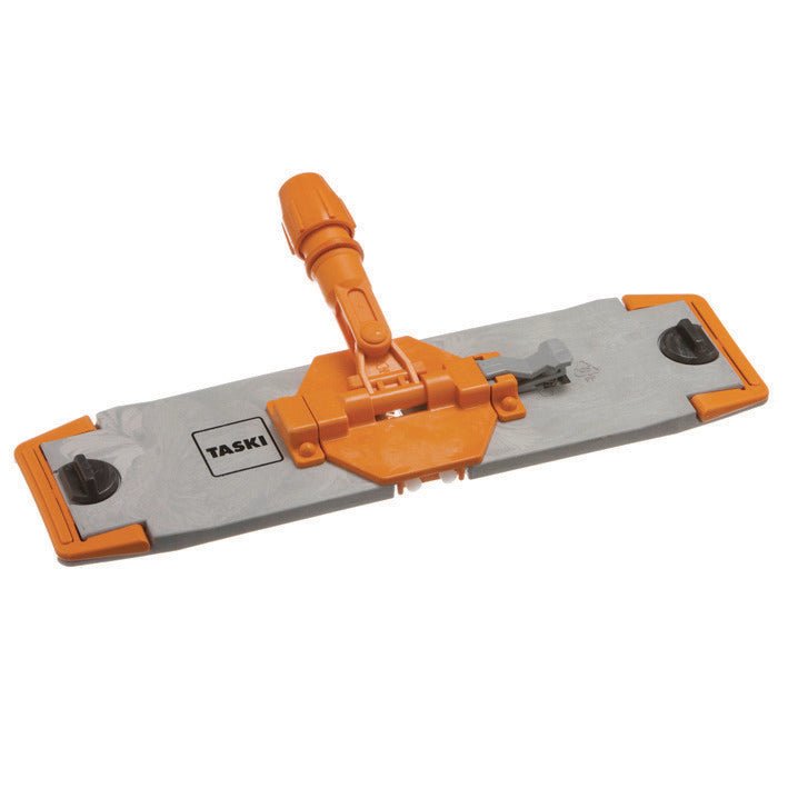 A TASKI Swing Mop 45 összecsukható tartó a Diversey Deutschland GmbH & Co. OHG-tól lehetővé teszi a higiénikus, kényelmes padlótisztítást (munkaszélesség 45 cm) és lehetővé teszi a felmosó kicsavarását bőrrel való érintkezés nélkül. Csomag: 1 darab.