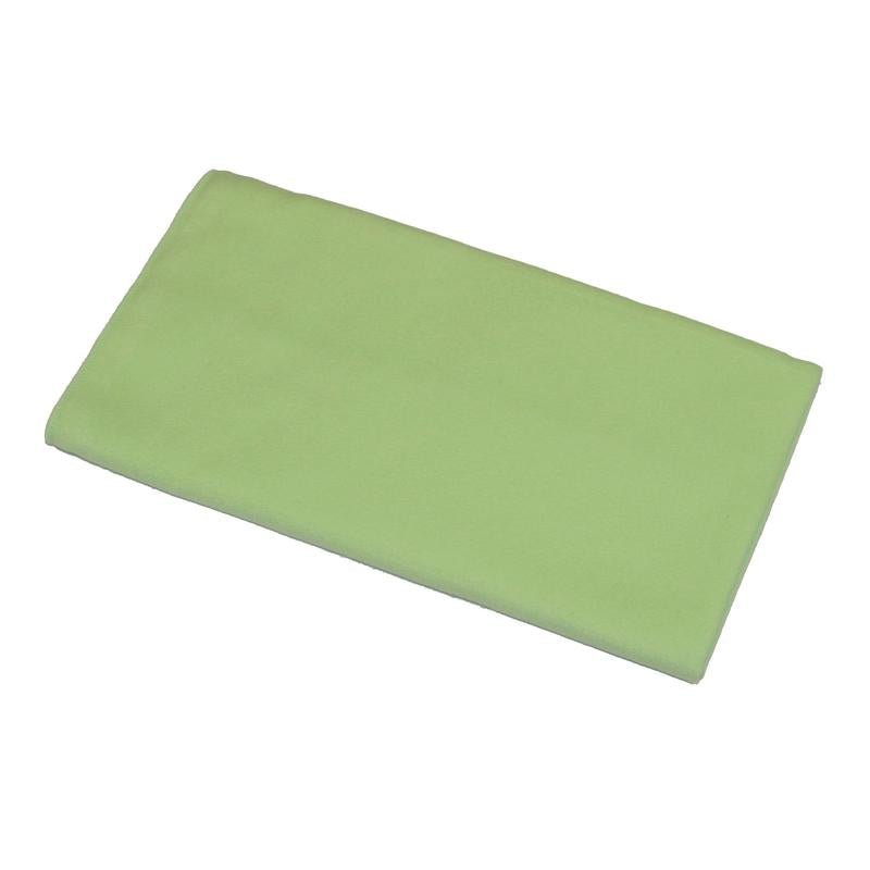 Fehér alapon fekszik egy összehajtott, világoszöld TASKI MicroCare mikroszálas kendő 40x40 cm a Diversey Deutschland GmbH & Co. OHG cégtől.