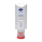 Egy fehér, 300 ml-es Soft Care Gentle 2in1 tusfürdő és hajsampon flakon a Diversey Deutschland GmbH & Co. OHG-tól, piros kupakkal, fejjel lefelé van ábrázolva. Az elülső címke és a gyengéd formula jelzése látható.