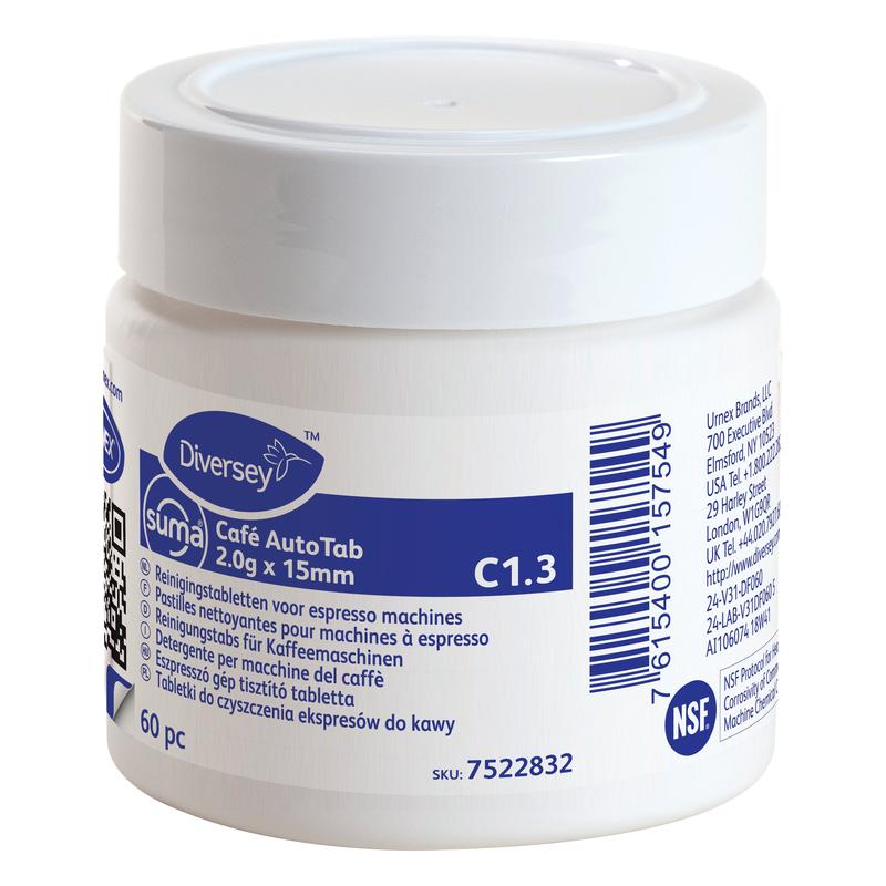 Egy fehér műanyag doboz "Suma Cafè AutoTab tisztítótáblák eszpresszógépekhez 60 db" a Diversey Deutschland GmbH & Co. OHG-tól, eltávolítja a kávéolajokat és meghosszabbítja a gép élettartamát; a címke többnyelvű adatokat és vonalkódot tartalmaz.
