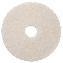 A TASKI Americo Pad Fehér Kiváló minőségű nagysebességű polírozópad a Diversey Deutschland GmbH & Co. OHG-tól egy kerek, lapos, fehér pad strukturált felülettel és középső lyukkal, amelyet hatékony padlópolírozásra fejlesztettek ki, fehér háttéren ábrázolva.