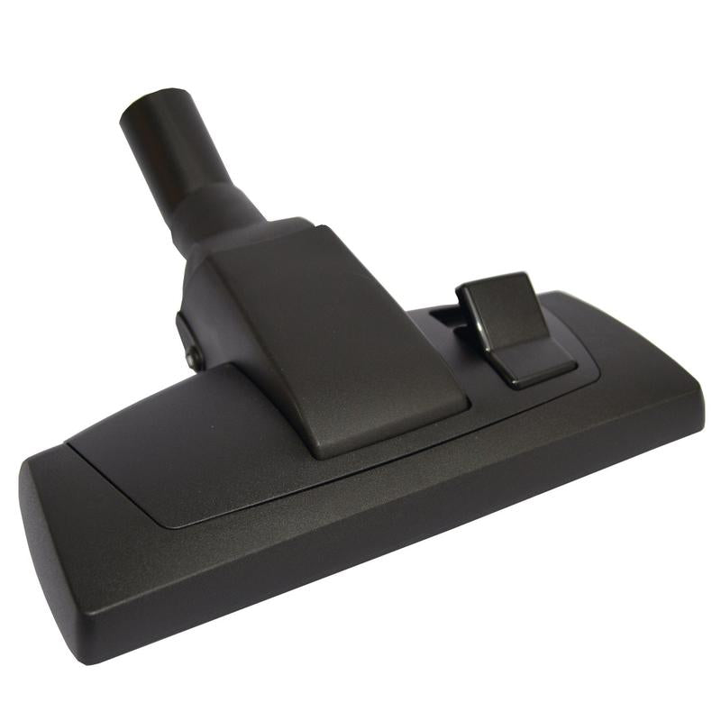 A Premium Universalstaubdüse 28 cm (Fekete) a Diversey Deutschland GmbH & Co. OHG-tól egy fekete padlófúvóka 28 cm-es téglalap alakú alappal, lábpedállal, és 32 mm-es szívócsövekhez illik. A csomag 1 darabot tartalmaz.