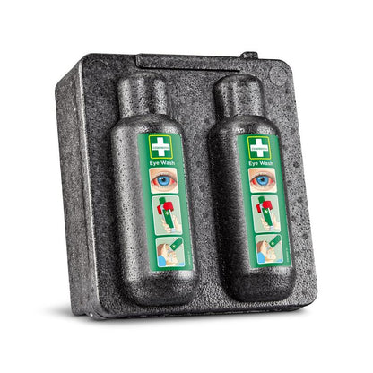 Az Orkla Wound Care AB szemöblítő melegszekrény 500x2 (1 csomag, karton) biztonságos tárolást biztosít szemöblítő palackok számára, világos utasításokkal és képekkel - ideális elsősegélynyújtáshoz szem sérülések esetén.