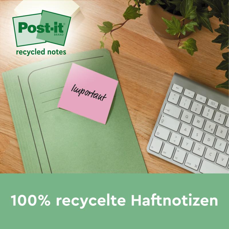 Egy rózsaszín Post-it® Super Sticky 100% újrahasznosított jegyzet (76x76mm, 70 lap, PEFC) a 3M Deutschland GmbH-tól "fontos" felirattal egy zöld mappán ragad a billentyűzet és egy növény mellett. A szöveg így szól: "100% újrahasznosított jegyzetek.