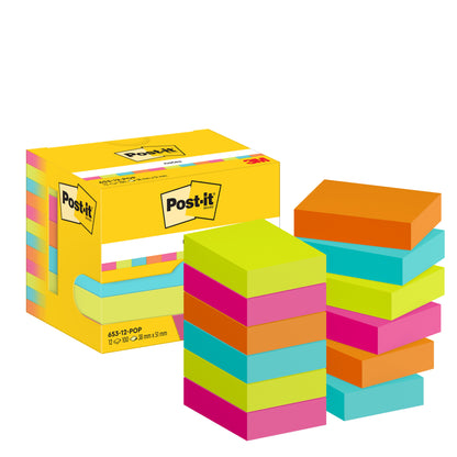 Egy sárga doboz Post-it® Notes (3M Deutschland GmbH, Poptimistic Collection, 38 x 51 mm, 100 lap/blokk, 12 blokk/csomag) áll a sárga, rózsaszín, kék, narancs és zöld színű négyzet alakú jegyzetlapok mellett.