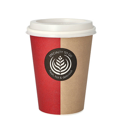 A Starpak 10 Trinkbecher To Go egy eldobható papír kávés pohár fehér műanyag fedéllel, vörös-barna hasított dizájnnal és fekete „SPECIALTY TO GO” címkével, pohár- és levélillusztrációval ellátva.