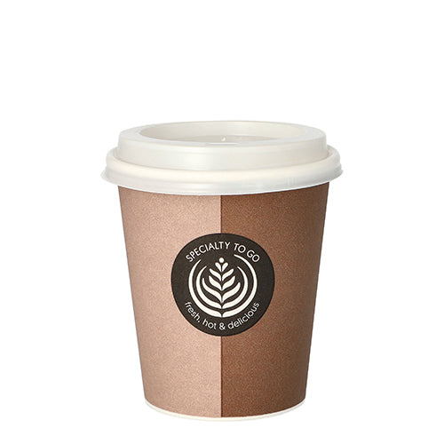 A Starpak 10 papírpohár fedéllel ideális „To Go”. A barna poháron található a fekete, kerek Starpak logó „SPECIALTY TO GO fresh, hot & köstlich” felirattal és fehér latte-art dizájnnal.