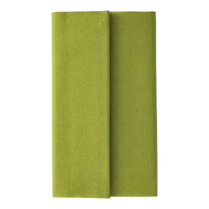 Egy tisztán összehajtott zöld PAPSTAR asztalterítő a ROYAL Collection-ból (120 cm x 180 cm, PAPSTAR GmbH) finom textúrával fekszik fehér háttéren, enyhén középre helyezett függőleges hajtással.