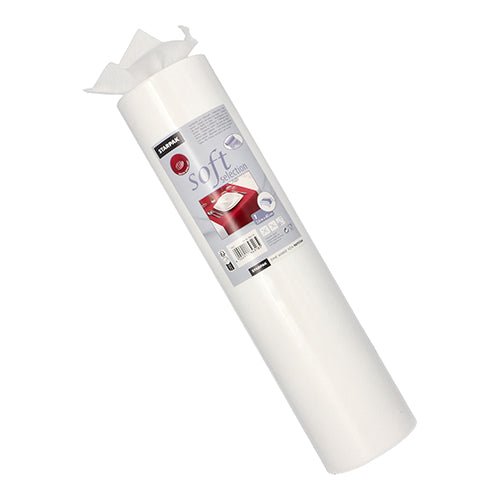 Egy fehér Starpak asztali futó tekercs, anyagszerű textil „soft selection“ (24 m x 40 cm), márkanevet és termékcímkét mutat piros asztali terítővel, néhány levél enyhén kihúzva felül.