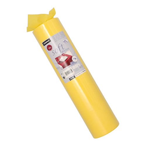 Egy függőleges Starpak asztali futó tekercs, anyagszerű textil „soft selection“ (24 m x 40 cm), felül részben kicsomagolt, részletekkel és egy piros padlóburkolat képével ellátott termékcímkét mutat.