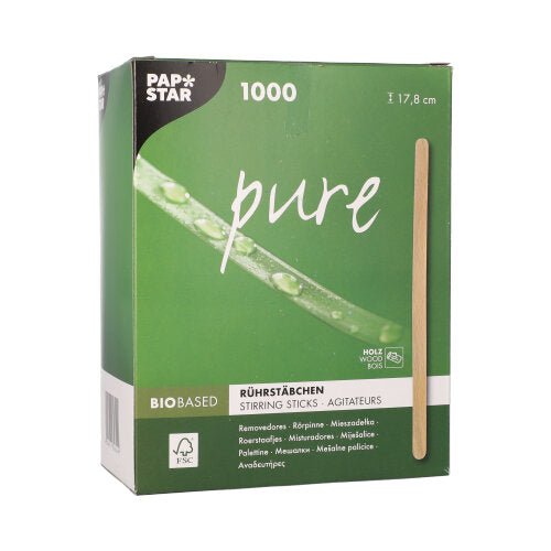 A PAPSTAR zöld "pure" doboza 1000 FSC®-tanúsítvánnyal rendelkező keverőpálcát tartalmaz fából (17,8 cm), az "Rührstäbchen" felirattal és egy fapálca képével az elején. Termék: PAPSTAR fa keverőpálca, hajtogatott doboz, 1000 darab.