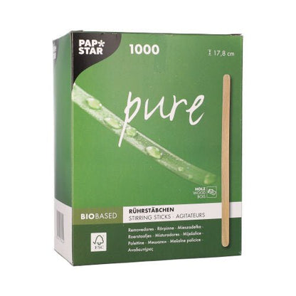A PAPSTAR zöld "pure" doboza 1000 FSC®-tanúsítvánnyal rendelkező keverőpálcát tartalmaz fából (17,8 cm), az "Rührstäbchen" felirattal és egy fapálca képével az elején. Termék: PAPSTAR fa keverőpálca, hajtogatott doboz, 1000 darab.