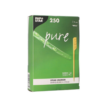 Egy zöld doboz a PAPSTAR GmbH-tól, rajta a „PAPSTAR 250 Steak-Marker 9 cm” felirattal, 250 bambuszból készült steak-markert tartalmaz. A csomagolás egy „WELL” feliratú markert mutat, és angol és francia szöveget tartalmaz – ideális éttermi konyhák számára.