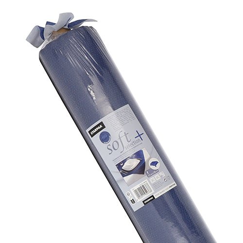 Egy feltekert, kék szövethez hasonló asztalterítő, címkével, amelyen "Starpak" felirat, "Asztalterítő, szövethez hasonló, vlies 'soft selection plus'" név és egy megterített asztal ábrája látható.