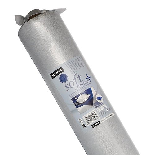 Egy Starpak asztalterítő tekercs, szövetre emlékeztető, "soft selection plus" vlies, függőlegesen ábrázolva csomagolással, termékinformációkkal és asztalképpel - ideális tartós, sokoldalúan használható asztalterítőként vagy vliesként.