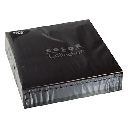 Egy lezárt csomag 50 szalvétával a PAPSTAR GmbH-tól, 2 rétegű 1/4 hajtás, fekete papírszalvéták (40 x 40 cm) a „Color Collection”-ból, ezüst szöveggel, amely enyhén ferdén jelenik meg a fehér háttéren.