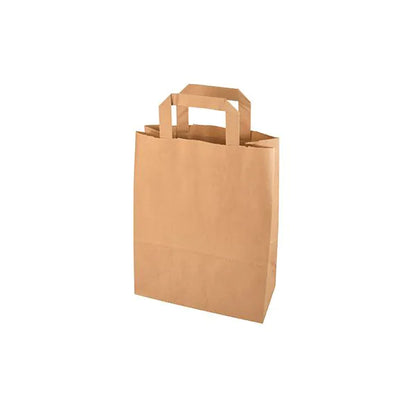 Az PAPSTAR 50 darabos papírtáska, fogantyúval a PAPSTAR GmbH-tól, álló helyzetben fehér háttér előtt; környezetbarát, barna és lapos, téglalap alakú fogantyúval.