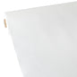 A Starpak asztalterítő, szövethez hasonló vlies „soft selection” (40 m x 1,18 m) fehér színben részben kiterítve látható sima, könnyű szerkezetével és a látható kartonmaggal.