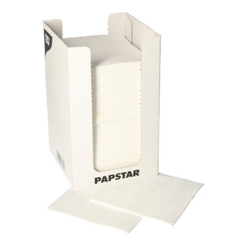 Egy fehér kartonadagoló, rajta a felirat „PAPSTAR GmbH”, tartalmaz egy köteg PAPSTAR 100 szalvétát, 2 rétegű „PUNTO” 1/4-hajtású, 20x20 cm; két szalvéta részben kihúzva és a doboz előtt elhelyezve.