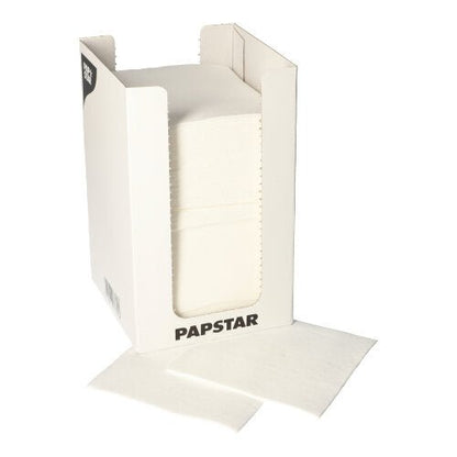 Egy fehér kartonadagoló, rajta a felirat „PAPSTAR GmbH”, tartalmaz egy köteg PAPSTAR 100 szalvétát, 2 rétegű „PUNTO” 1/4-hajtású, 20x20 cm; két szalvéta részben kihúzva és a doboz előtt elhelyezve.