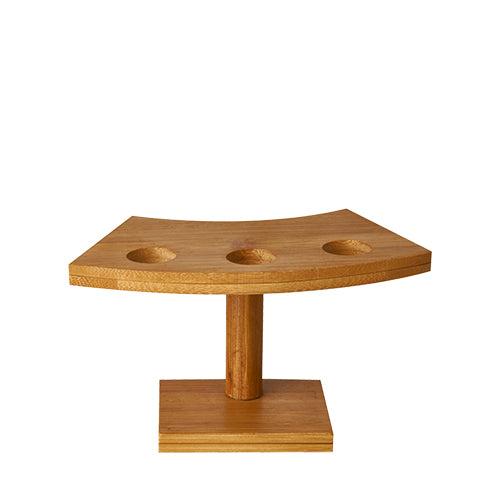 A PAPSTAR tartó 3 bambuszból készült "pure" tölcsér számára (9x16 cm) három kerek kivágással rendelkezik a téglalap alakú állványon, ideális a tölcsérek bemutatására. Márka: PAPSTAR GmbH, 1 darab.