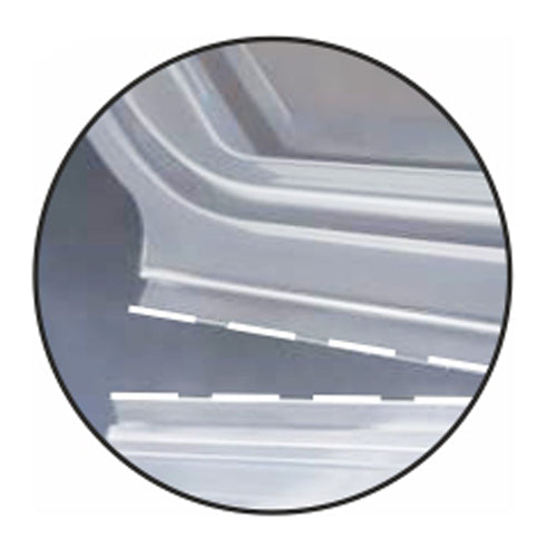 Eine Nahaufnahme von zwei überlappenden Starpak 50 Verpackungsbechern mit Klappdeckeln (PP, transparent, 8-eckig) mit einer gestrichelten weißen Linie, die die Stellen markiert, an denen an ihren Kanten ein Schnitt oder eine Trennung auftreten kann.