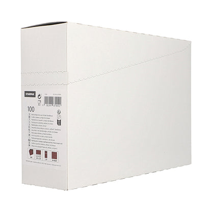 Egy Starpak 100 evőeszköztartó Airlaid-doboz (40 x 33 cm) függőlegesen áll, részben nyitott fedéllel, betekintést engedve egy címkére szöveggel, szimbólumokkal és vonalkódokkal. Gyakran használják éttermekben, hogy evőeszköztartókat rendezzenek egy egyszerű fehér háttér előtt.