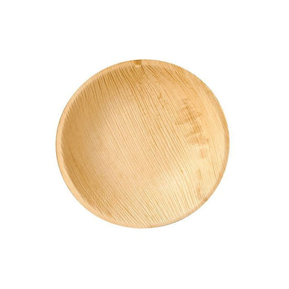 Egy PAPSTAR pálmalevél tányér "pure", kerek (Ø 18,5 cm), fenntartható, sima felülettel és természetes erezettel, fehér háttér előtt fényképezve. Márka: PAPSTAR GmbH. Karton 25 darabbal.