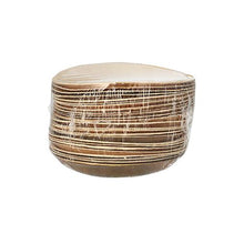 Egy karton 25 PAPSTAR pálmalevél tányérral "pure", kerek (Ø 18,5 cm), fenntartható és biológiailag lebomló, a PAPSTAR GmbH-tól átlátszó csomagolásban fehér háttér előtt ábrázolva.