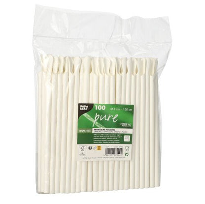Egy átlátszó műanyag csomagolás 100 PAPSTAR GmbH "pure" papírszívószálat tartalmaz kanállal, mindegyik fehér, 20 cm hosszú és 8 mm átmérőjű. Az előlapon lévő címke tartalmazza a termék nevét, a mennyiséget, a specifikációkat és a PAPSTAR GmbH márkajelzését.
