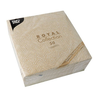 Egy homokszínű 50 darabos PAPSTAR "ROYAL Collection" szalvétacsomag (1/4-hajtás, 40x40cm) a PAPSTAR GmbH-tól, visszafogott levélmintával és elegáns arany felirattal a csomagoláson.