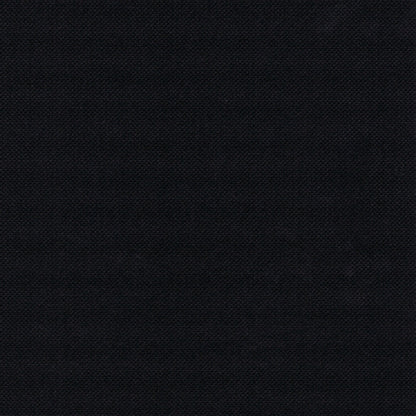 A PAPSTAR 100 ROYAL Collection 1/4-hajtású (40x40 cm) szalvéta közeli felvétele a PAPSTAR GmbH-tól egy egyszínű fekete szövetet mutat, finom, egyenletesen szőtt struktúrával, látható minták vagy dizájn nélkül.