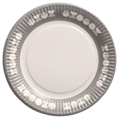 A PAPSTAR GmbH 10 darabos tányérkészlete, kerek papír Ø 23 cm, szürke széllel, fehér körökkel és háromszögekkel, valamint fehér középpel. Ez a használatlan eldobható tányér ideális partikra és rendezvényekre, és felülről lett fényképezve.