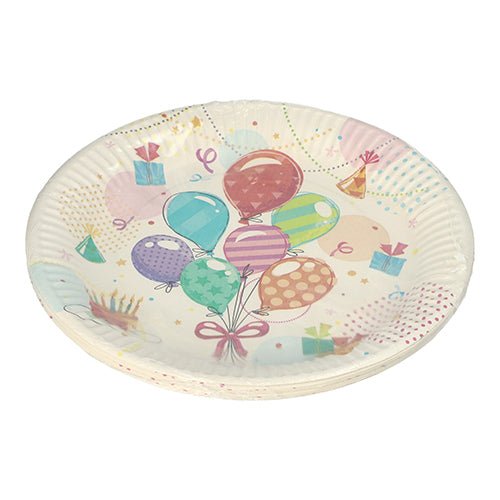 A PAPSTAR 10 darabos tányérkészlet, kerek papír Ø 23 cm a PAPSTAR GmbH-tól színes parti dizájnnal, lufikkal, ajándékokkal, konfettivel és születésnapi tortával – ideális eldobható tányérok partikra és születésnapi ünnepségekre.