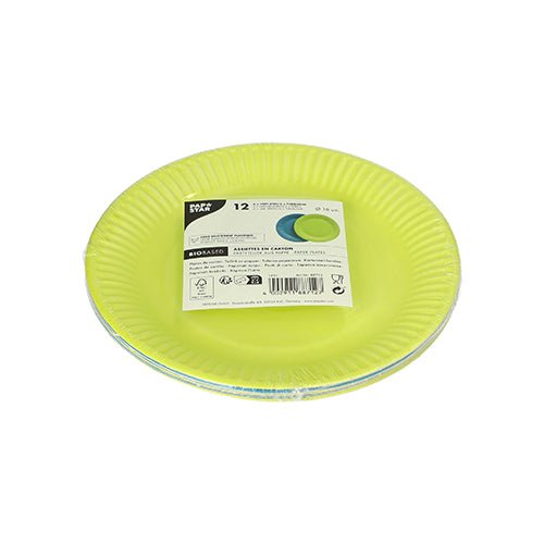 Egy 12 darabos PAPSTAR papírtányér készlet, kör alakú, Ø 18 cm, színesen válogatva a PAPSTAR GmbH-tól – műanyag csomagolásban címkével (vonalkód, ikonok, szöveg), biológiailag lebomló a fenntartható használat érdekében.