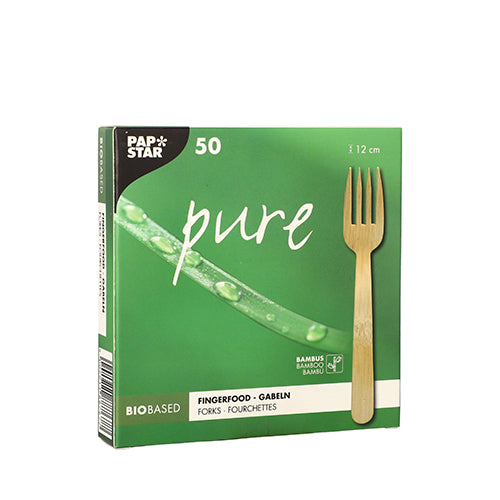Eine grüne „pure“-Box der PAPSTAR GmbH enthält 50 biobasierte Bambus-Fingerfood-Gabeln (12 cm Einweggabeln) mit einem Bambusgabel-Bild auf der rechten Seite der Verpackung.