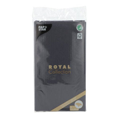 Egy PAPSTAR asztalterítő a ROYAL Kollekcióból (120 x 180 cm) a PAPSTAR GmbH-tól látható. A csomagolás arany-fehér szöveggel, logókkal és egy FSC pecséttel van ellátva – tökéletes egy elegánsan terített asztalhoz.
