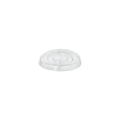 A Starpak 125 dressingpohárhoz való fedél, PET kerek Ø 5,9 cm · 0,7 cm átlátszó, egy átlátszó kerek fedél emelt peremmel és középen kör alakú területtel az eldobható italpoharakhoz; fehér háttéren ábrázolva (125 darab).