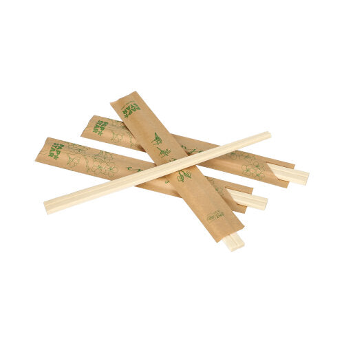 Vier Paar PAPSTAR Essstäbchen Holz "pure" (21 cm), von PAPSTAR GmbH: zwei Paare einzeln in Folie verpackt, und zwei Paare gekreuzt auf weißem Hintergrund.
