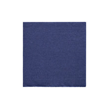 Ein quadratisches Stück strukturierter blauer Stoff, ähnlich wie PAPSTAR Servietten 1/4-Falz, 24x24 cm dunkelblau "DAILY Collection" Folie (20 Stück) von PAPSTAR GmbH, dargestellt auf einem schlichten weißen Hintergrund.