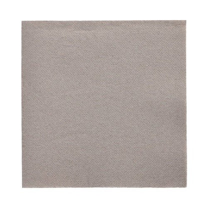 A 50 szalvéta „DAILY Collection“ 1/4-hajtás (32x32 cm) a PAPSTAR GmbH-tól világosszürke színben van ábrázolva fehér alapon, kiemelve sima struktúráját és tiszta, egyenes éleit.