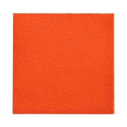 Egy egyetlen narancssárga PAPSTAR 150 „DAILY Collection“ 1/4 hajtású (32 x 32 cm) szalvéta a PAPSTAR GmbH-tól laposan egy fehér alapon.