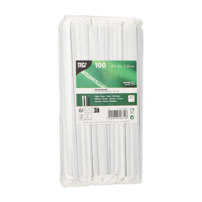 Die PAPSTAR GmbH 100 Trinkhalme, Papier Ø 6 mm sind 20 cm lange Papierstrohhalme, die einzeln in klarem Kunststoff verpackt sind und ein grün-weißes Etikett mit den Produktangaben tragen.