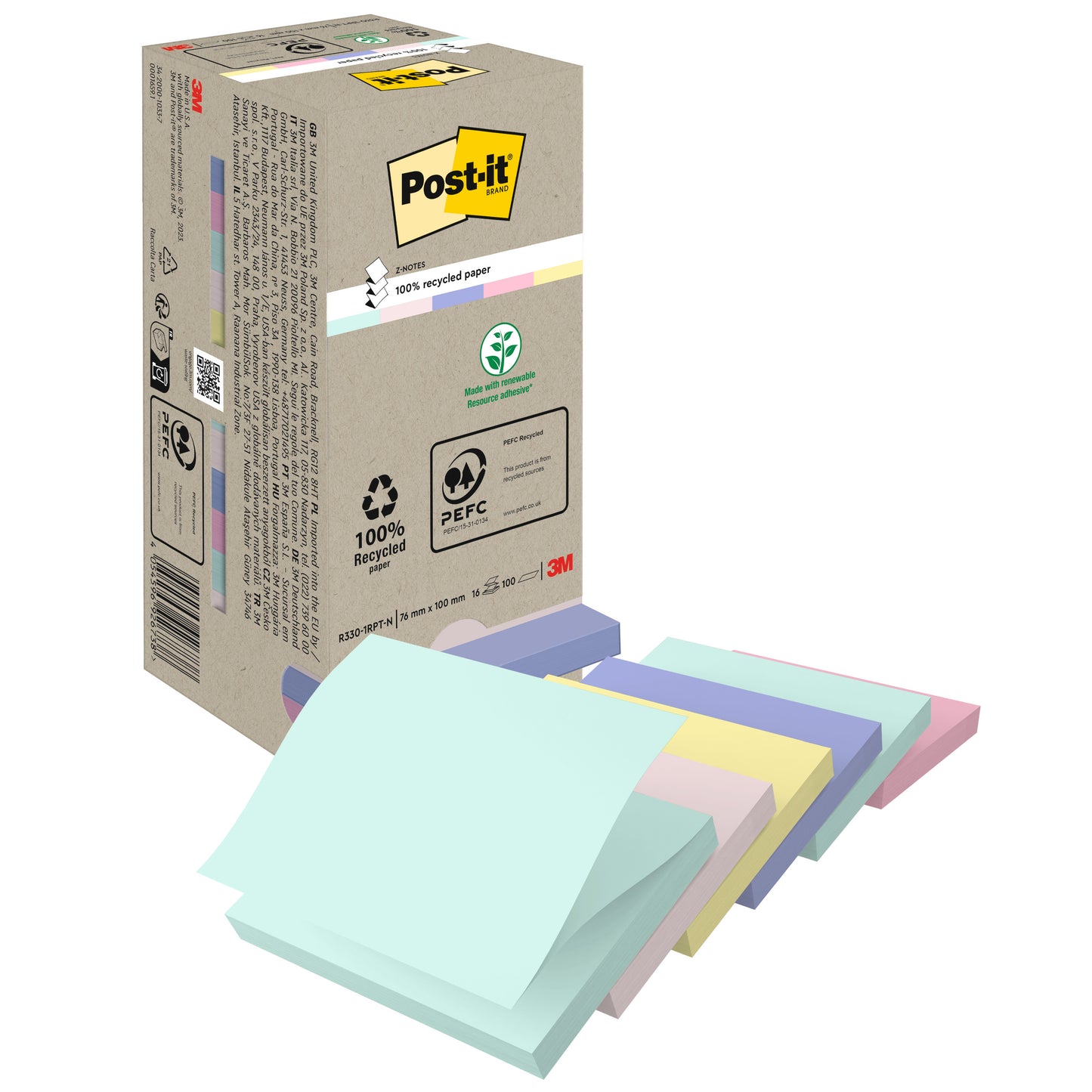 Egy doboz 3M Post-it® Recycling Z-Notes (76x76 mm, 100 lap, 100% PEFC) áll öt pasztellszínű halom - kék, zöld, sárga, rózsaszín és lila - mellett. A kartondobozon újrahasznosítási és tanúsítványszimbólumok vannak ábrázolva.
