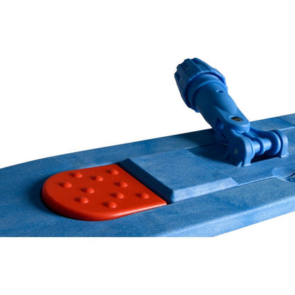 Közelkép az Abena Re-Seller GmbH mágneses összecsukható tartójáról, amely balra egy kék műanyag felületet mutat kiemelt narancssárga texturált párnával, és jobbra egy kék állítható karmechanizmussal.